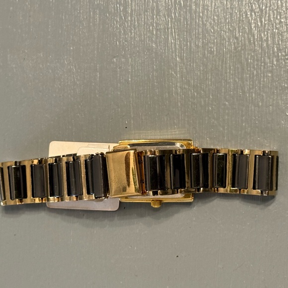 Women’s Geneva Luxury Watch - Picture 3 of 4